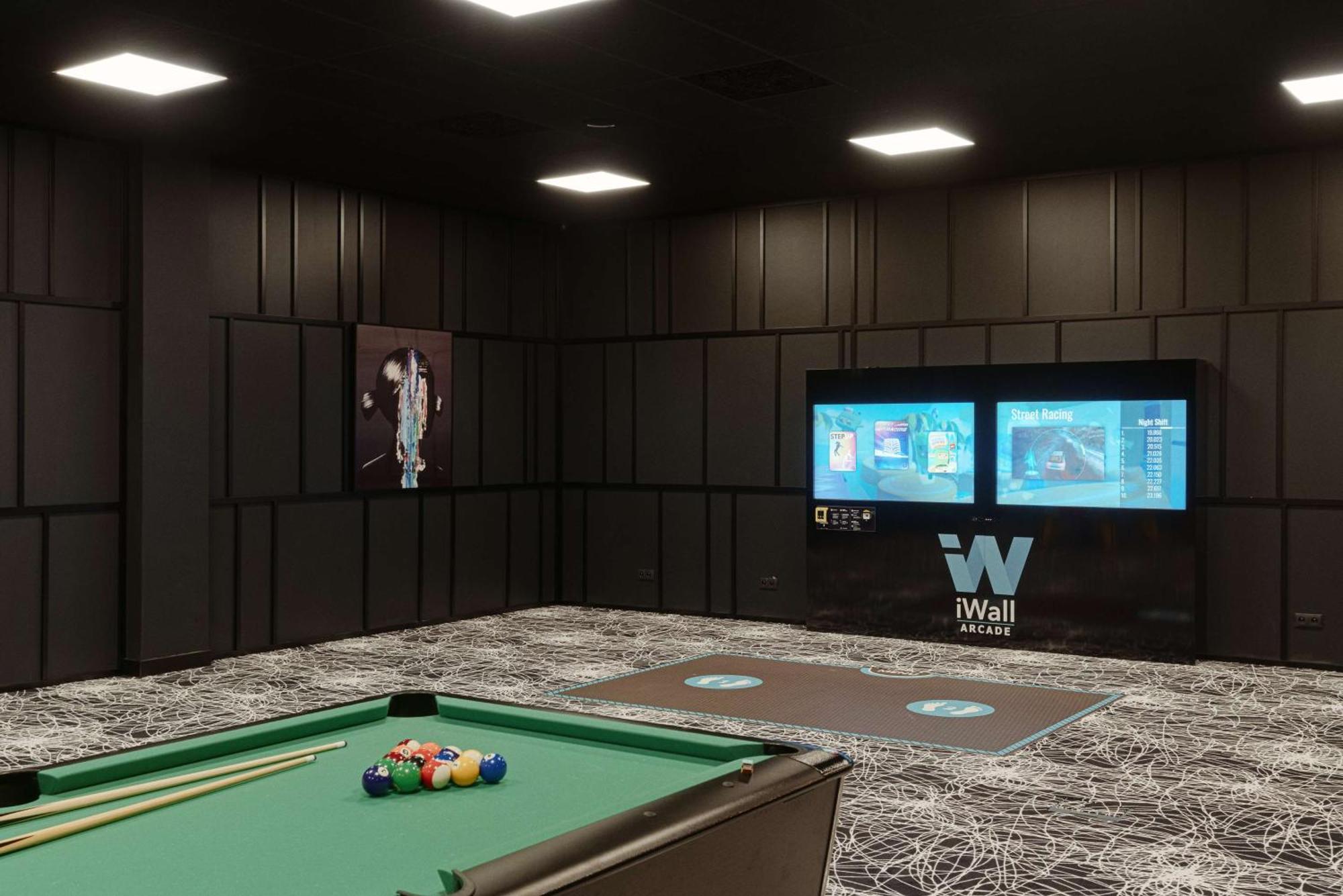 Radisson Blu Resort & Conference Center, Ostroda Mazury Exterior photo A pool table with a wall mounted TV
